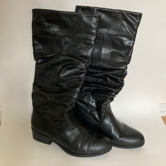 Fleece lined, waterproof, tall boots, size 6 - Picture 1 of 5
